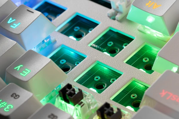  Redragon Draconic White